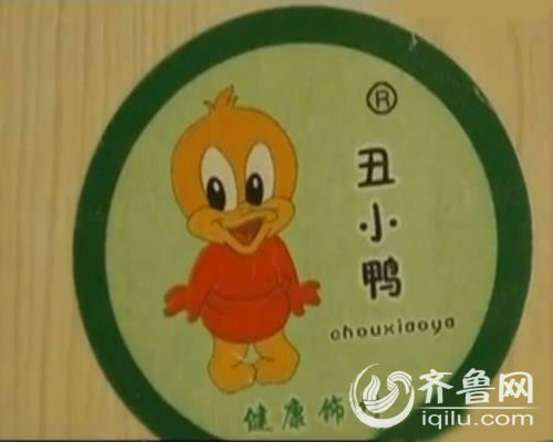 孟先生购买的丑小鸭牌马六甲进口板材(视频截图)